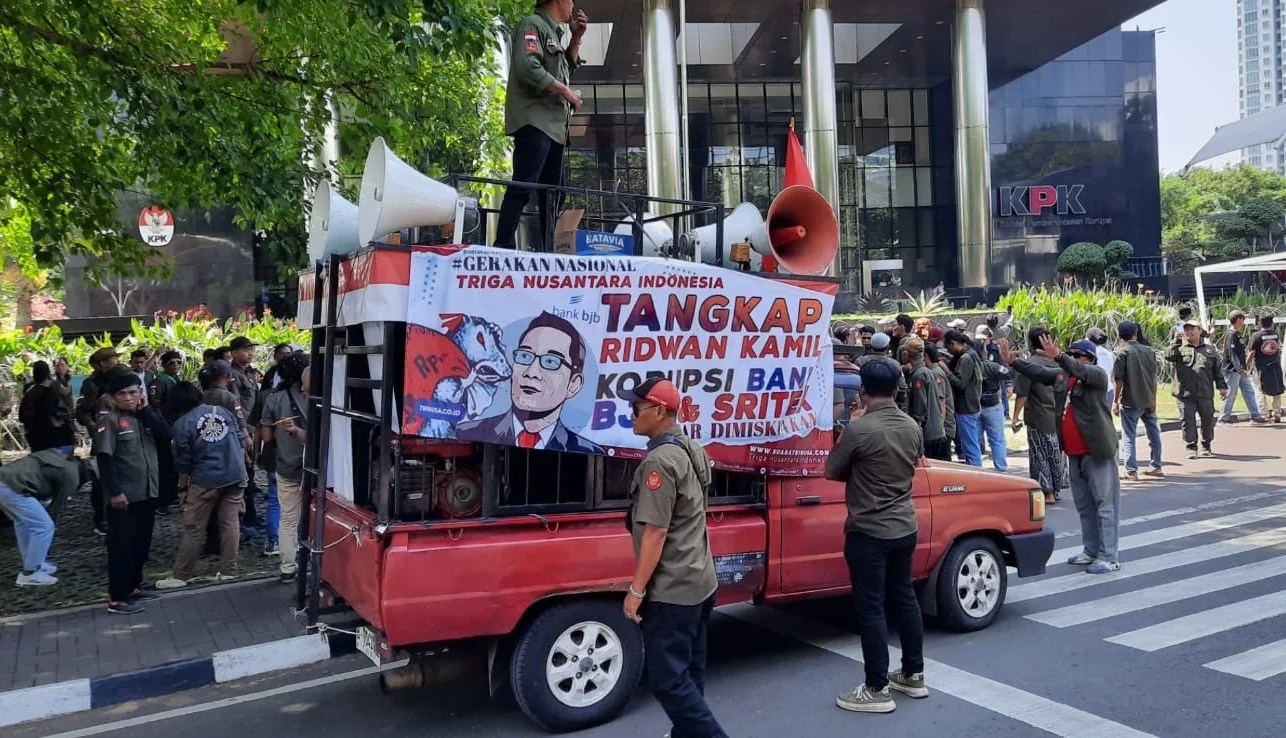 LSM Trinusa saat demo KPK,dok-KS