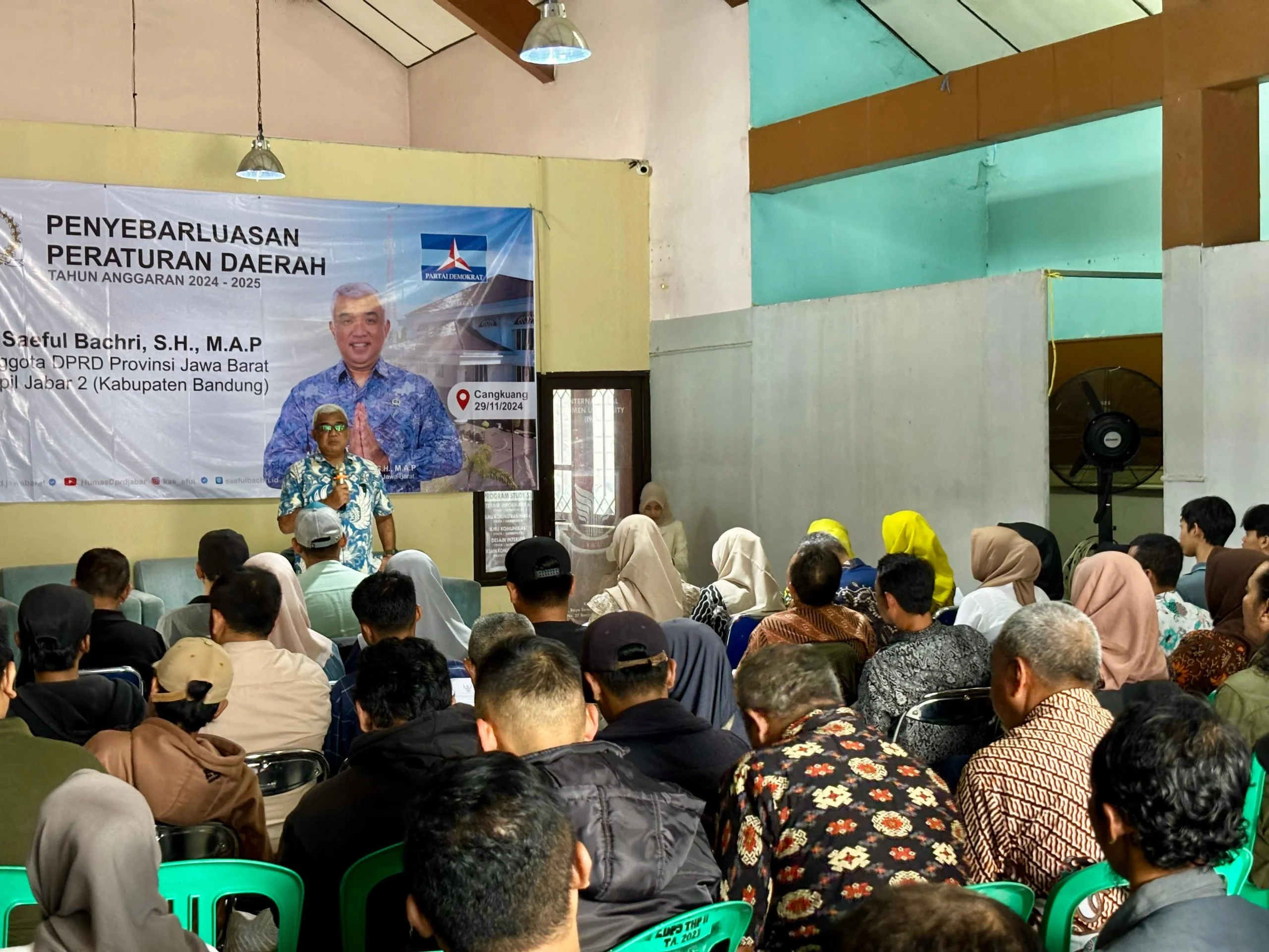 Anggota DPRD Provinsi Jawa Barat H. Saeful Bachri, SH.,M.A.P dalam kegiatan Sosialisasi Perda (Sosperda) di International Women Univercity (IWU), Kecamatan Cangkuang, Kabupaten Bandung, Jum'at (29/30/2024).