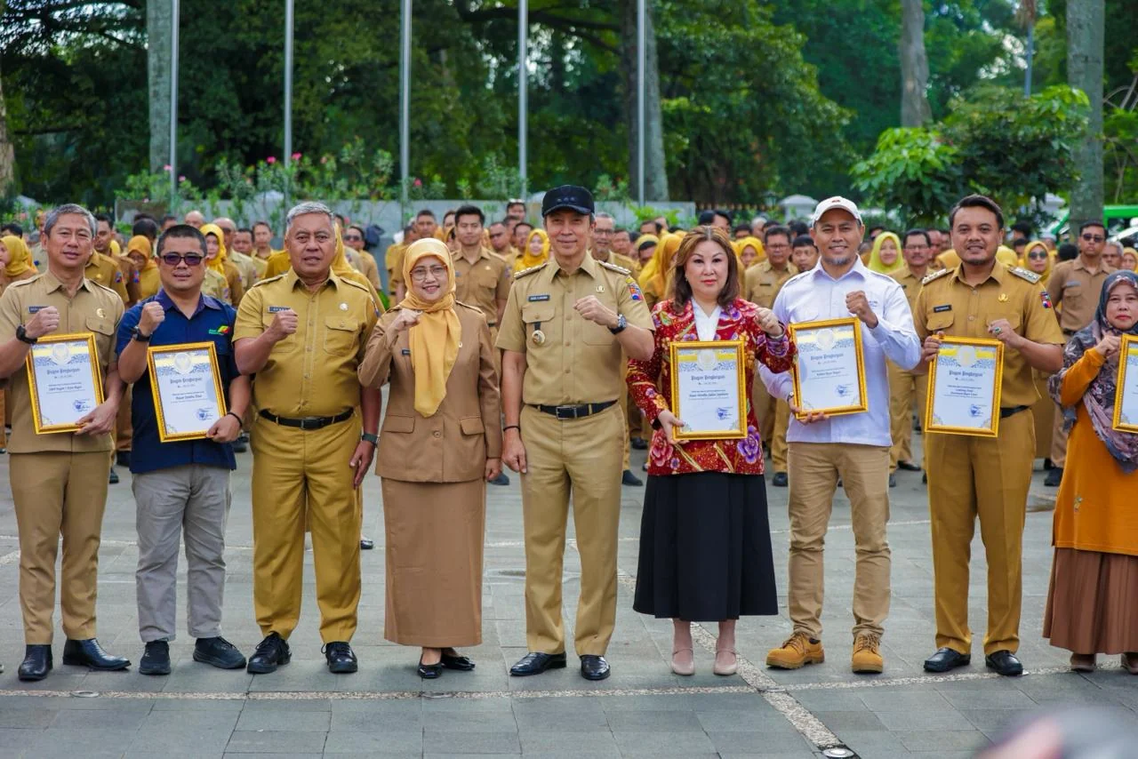 Atas penghargaan tersebut, Dedie Rachim menyampaikan apresiasi kepada seluruh elemen masyarakat atas kontribusi dalam pencapaian Kota Bogor sebagai Kota Sehat nasional peringkat dua Swasti Saba Wiwerda.Ist