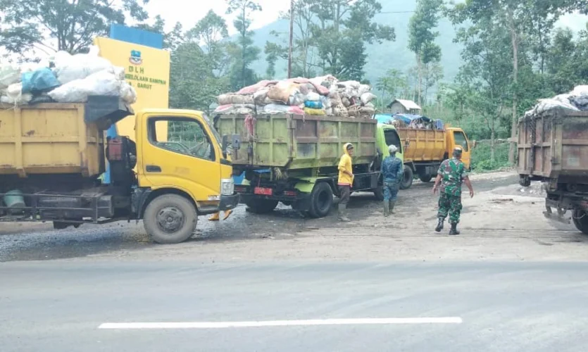 Di TPA Pasirbajing Garut inilah sampah dari Kota Bandung dibuang.