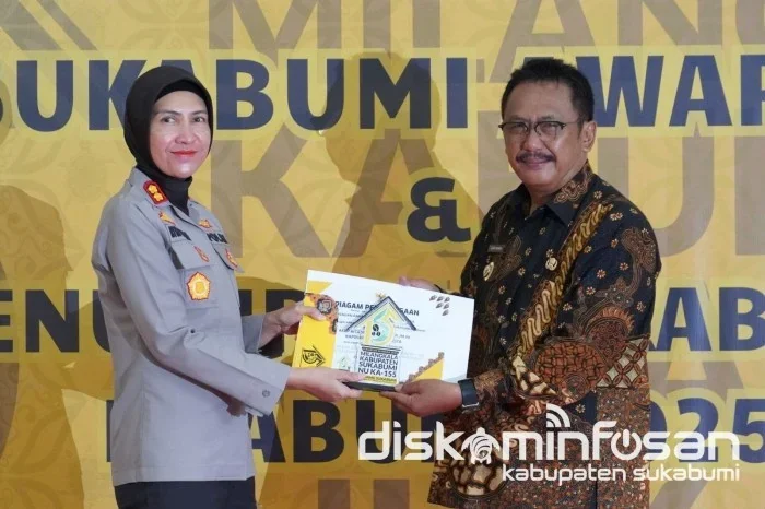 Penghargaan tersebut diserahkan langsung Bupati Sukabumi Asep Japar di Pendopo Sukabumi.Ist