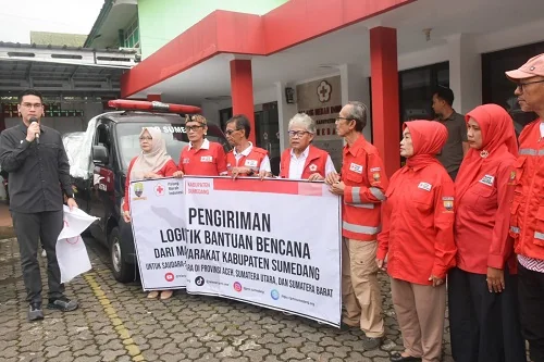 Pengiriman bantuan tersebut dilepas Wakil Bupati Sumedang M. Fajar Aldila di Markas PMI Kabupaten Sumedang.Diskomimfosanditik