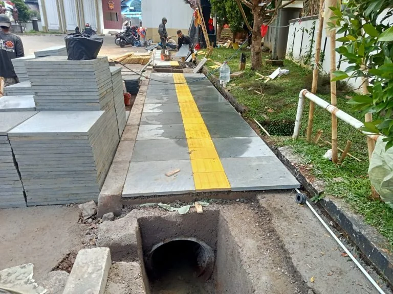 Kepala Bidang Bina Marga DPUTR Kota Sukabumi Henry Yoswara mengatakan, Kamis, 5 Juni 2026,  bahwa progres revitalisasi trotoar telah mencapai sekitar 8,83 % dari target.Dok-Diskominfo Kota Sukabumi