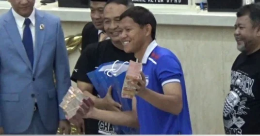 ASN Pemprov Jabar Sumbang Bonus untuk Persib Rp356 Juta, Dedi Mulyadi: Mampunya Segitu