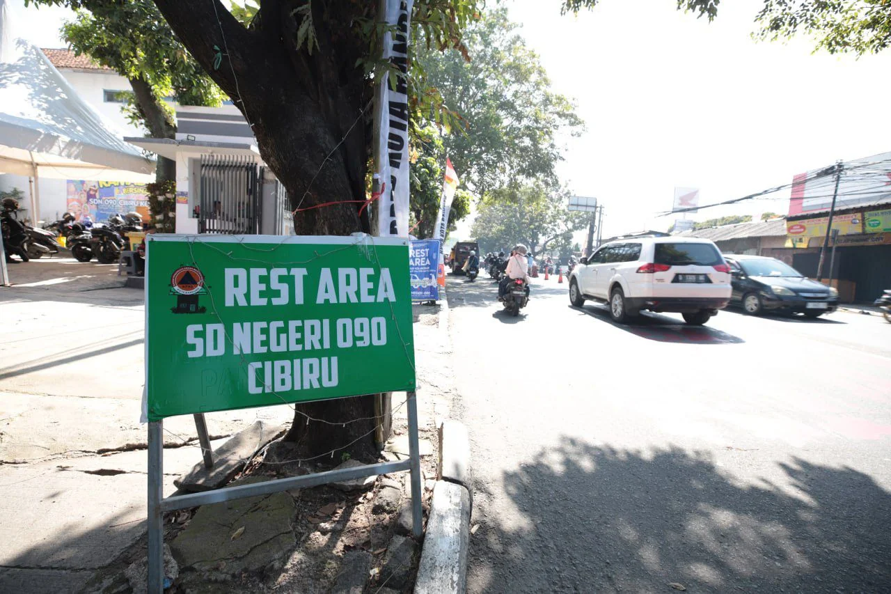 Posko Kolaborasi Pemkot Bandung di SDN 090 Cibiru menjadi salah satu titik singgah favorit bagi para pemudik yang melintas di wilayah timur Kota Bandung.Dok-Diskominfo Kota Bandung