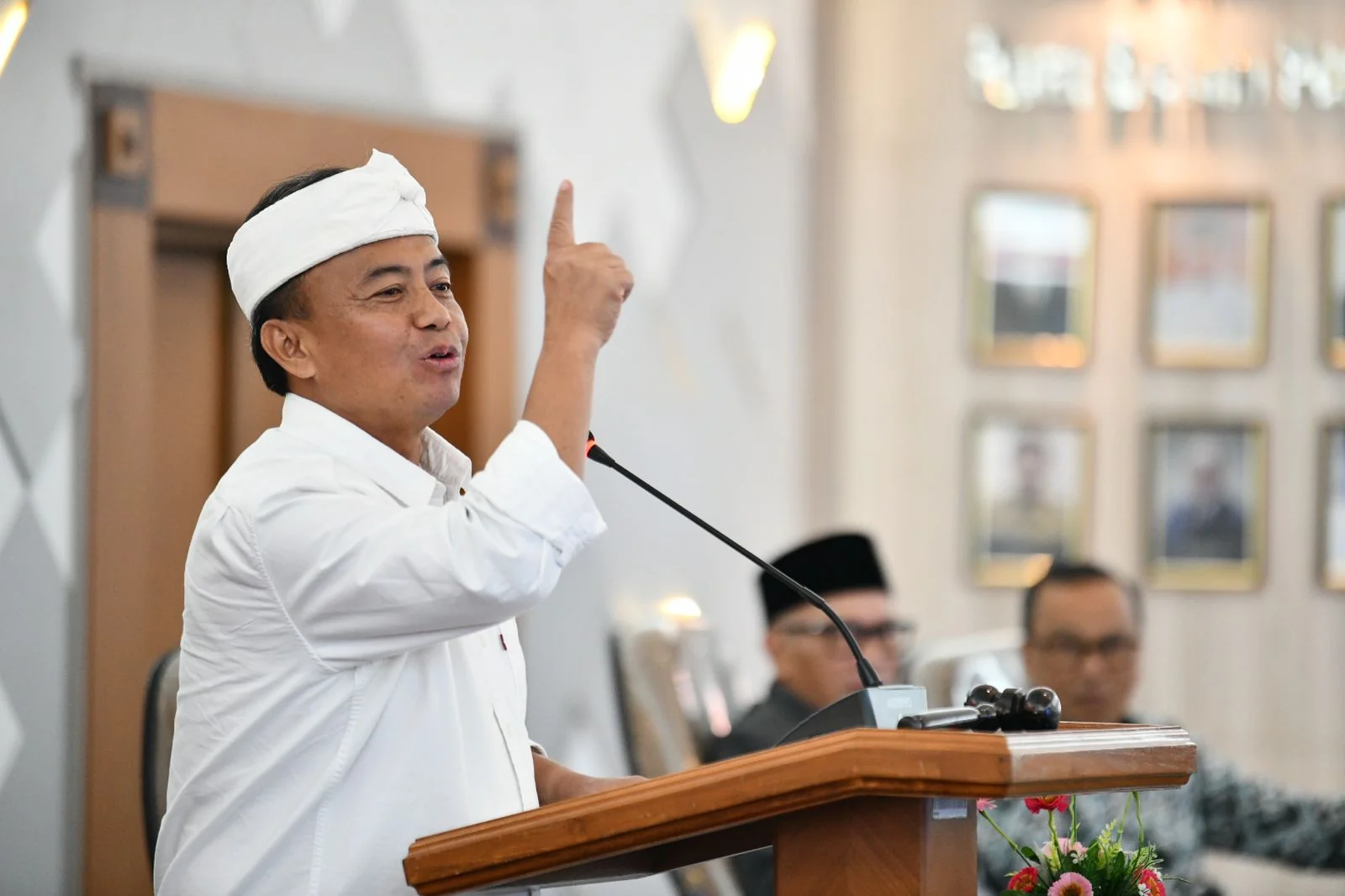 Sekda Jabar Herman Suryatman membuka Forum Konsultasi Publik Dalam Rangka Penyusunan Rancangan Awal RPJMD Provinsi Jawa Barat Tahun 2025-2029 di Ruang Sidang Soehoed Warnaen, Kantor Bappeda, Kota Bandung, Selasa (18 Maret 2025)
