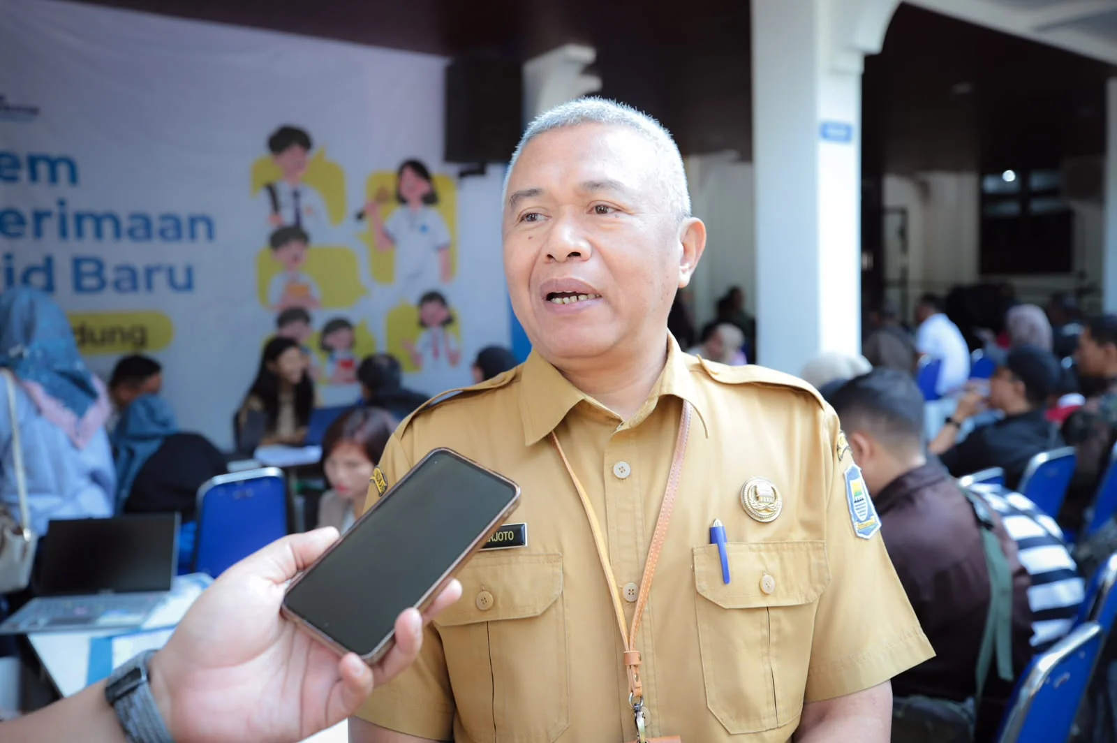 Sekretaris Dinas Pendidikan Kota Bandung, Edy Suparjoto menjelaskan, sistem SPMB tahun ini tetap melalui lima tahapan utama, yakni pendataan, pendaftaran, seleksi, pengumuman, dan daftar ulang.Dok-Diskominfo Kota Bandung