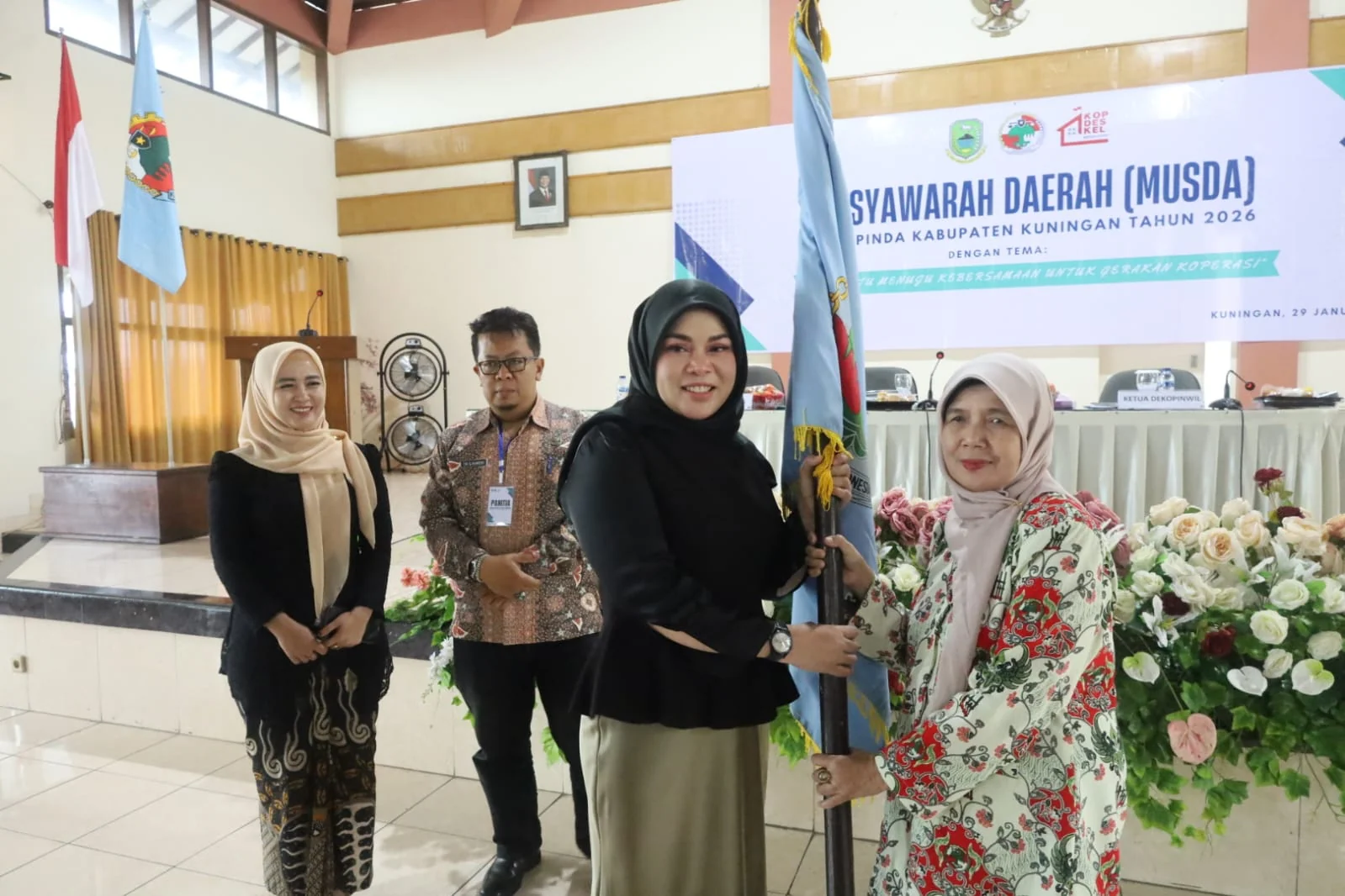 Seluruh perwakilan koperasi yang hadir sepakat mengusulkan Dra. Hj. Tuti Rusilawati untuk menakhodai organisasi induk koperasi tersebut selama lima tahun ke depan.Dok-IKP/Diskominfo Kuningan