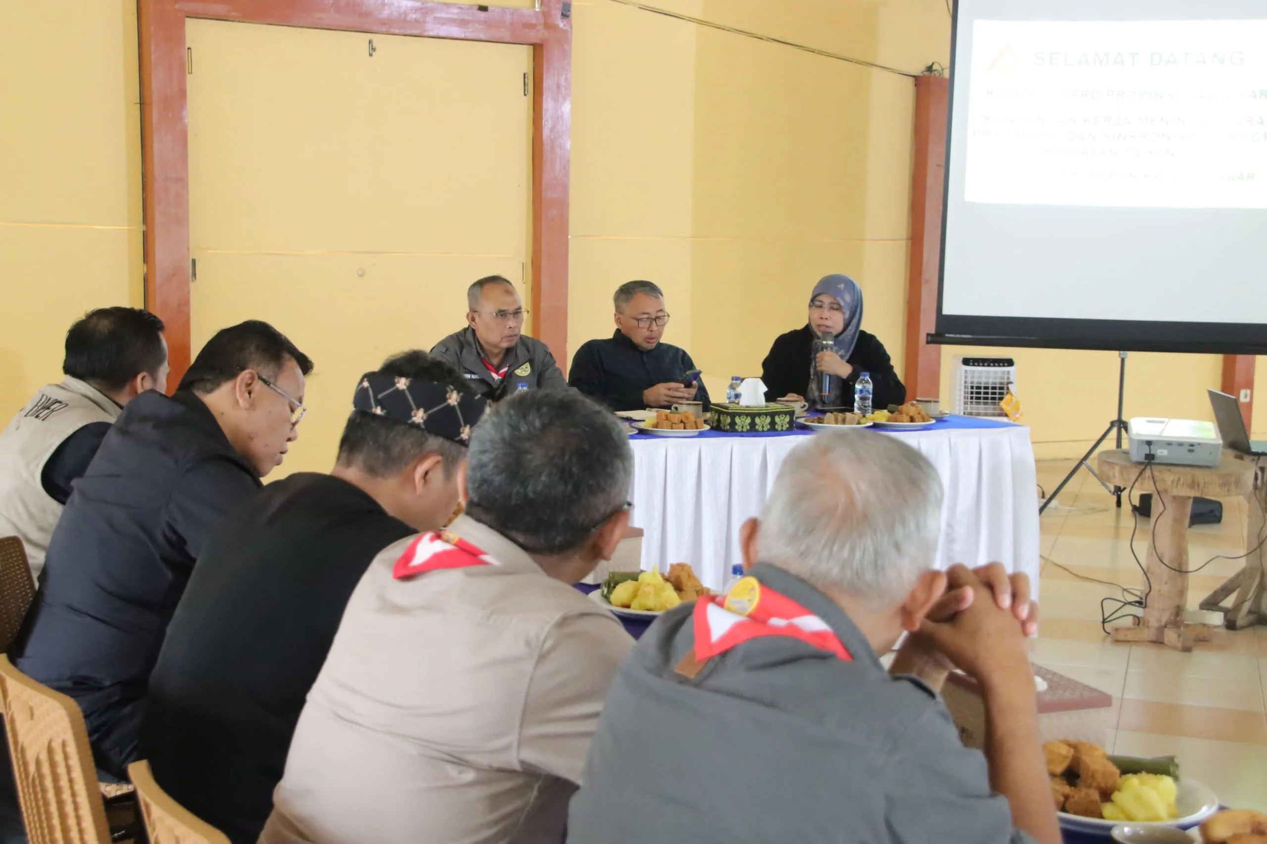Komisi V DPRD Provinsi Jawa Barat saat kunjungan kerja ke Bumi Perkemahan Kiarapayung, Kwartir Daerah (Kwarda) Pramuka Jawa Barat, Kamis (9/1/2025).