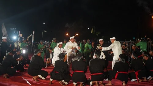 Kirab dipimpin langsung oleh Gubernur Jawa Barat Dedi Mulyadi diikuti oleh Wakil Gubernur Erwan Setiawan, Bupati Sumedang Dony Ahmad Munir, Wakil Bupati M Fakar Aldila, Keraton Sumedang Larang, hingga parade kreasi kesenian dari 27 kabupaten/kota se-Jawa