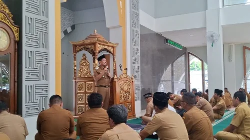 Bupati Sumedang Dony Ahmad Munir saat memberikan ceramah bakda Salat Zuhur di Masjid Al Kamil PPS.Dok-Diskominfosanditik Sumedang