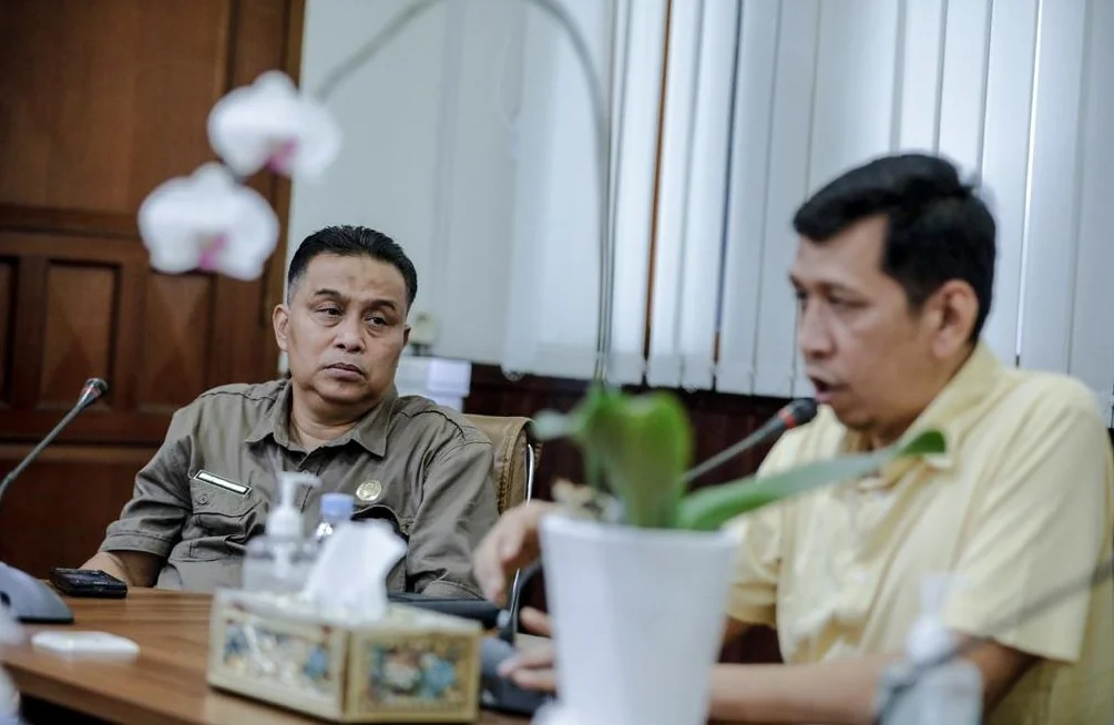 Sekdis Jabar Dr Deden Saepul  Hidayat dan Kepala Bidang PKLK, Ai Nurhasan.Dok-Humas Disdik Jabar