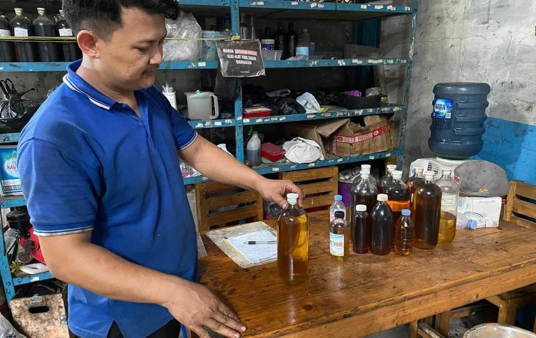 Membuat BBM dari Sampah Plastik di Cimahi, Begini Pengolahannya dan Apakah Laik sebagai BBM?