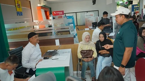 Bupati Sumedang Dony Ahmad Munir meninjau aktivitas pelayanan di Mal Pelayanan Publik (MPP) Sumedang, Rabu (1/4/2026) pagi.Dok-Diskominfosanditik Sumedang