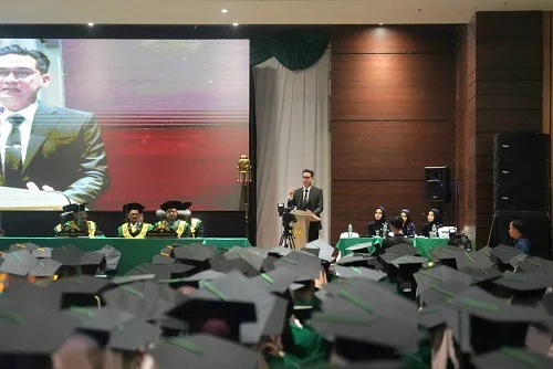 Wakil Bupati Sumedang M Fajar Aldila menghadiri prosesi wisuda ke-43 Universitas Sebelas April .Ist