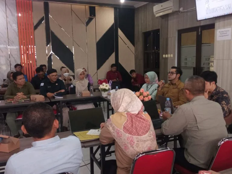 Wakil Wali Kota Sukabumi Bobby Maulana dalam arahannya pada rakor tersebut meminta seluruh operator mengisi indikator kinerja secara lengkap, sesuai dengan fakta di lapangan.Ist
