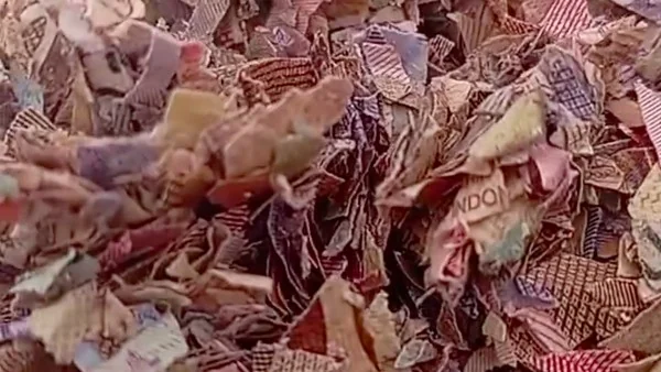 21 Karung Cacahan Uang Kertas di TPS Bekasi Diamankan, DLH Sebut Uang asli