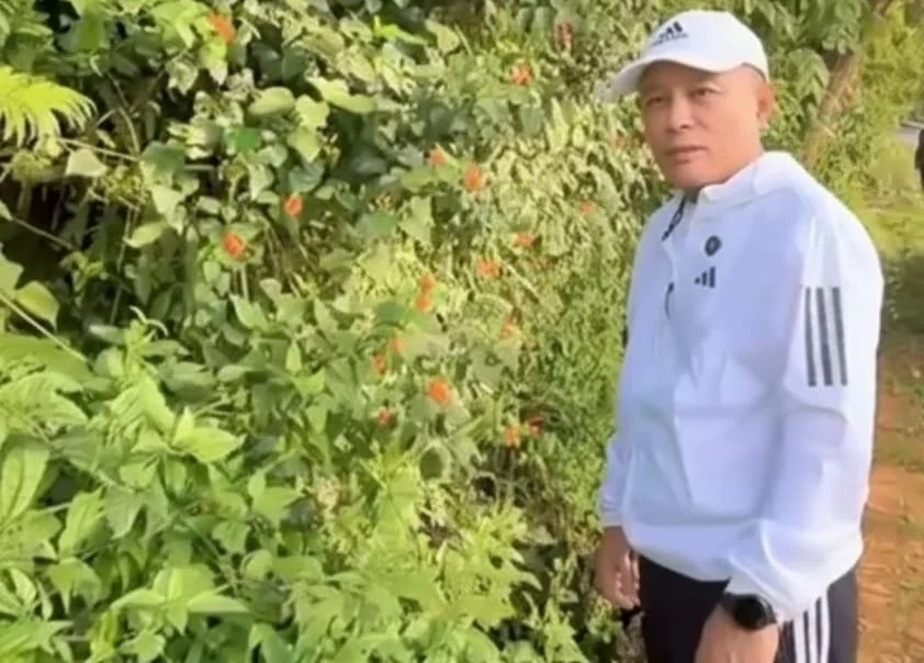 Bupati Kuningan Dr. Dian Rachmat Yanuar, M.Si. berolahraga jalan kaki menyusuri Jalan Baru Soekarno-Hatta,Dok-IKP/Diskominfo Kuningan