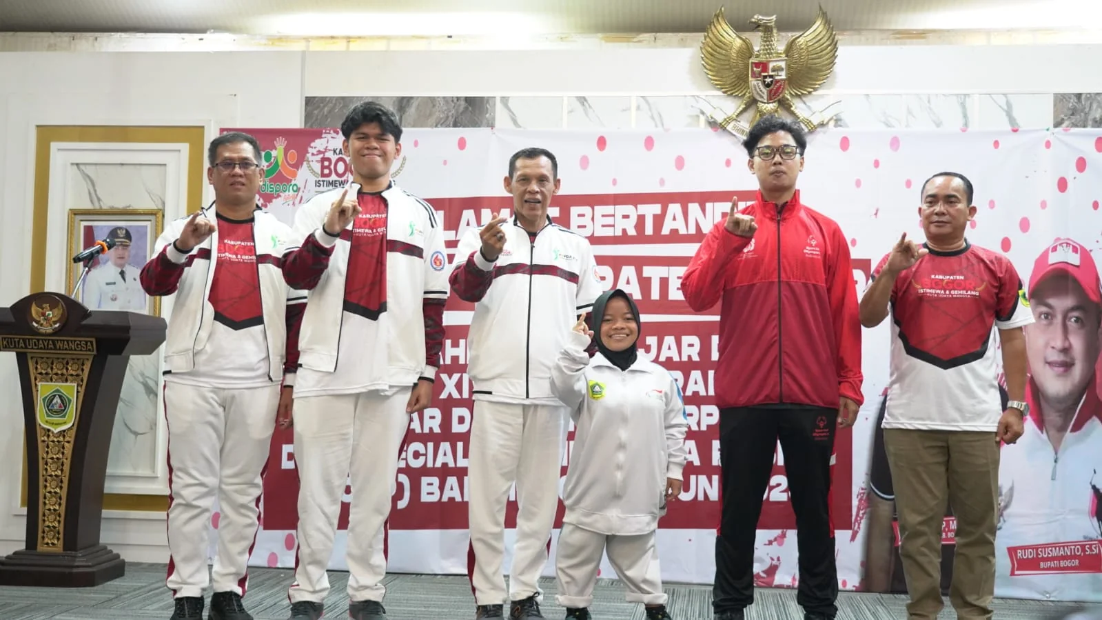 Wakil Bupati Bogor, Jaro Ade melepas kontingen Kabupaten Bogor.Ist