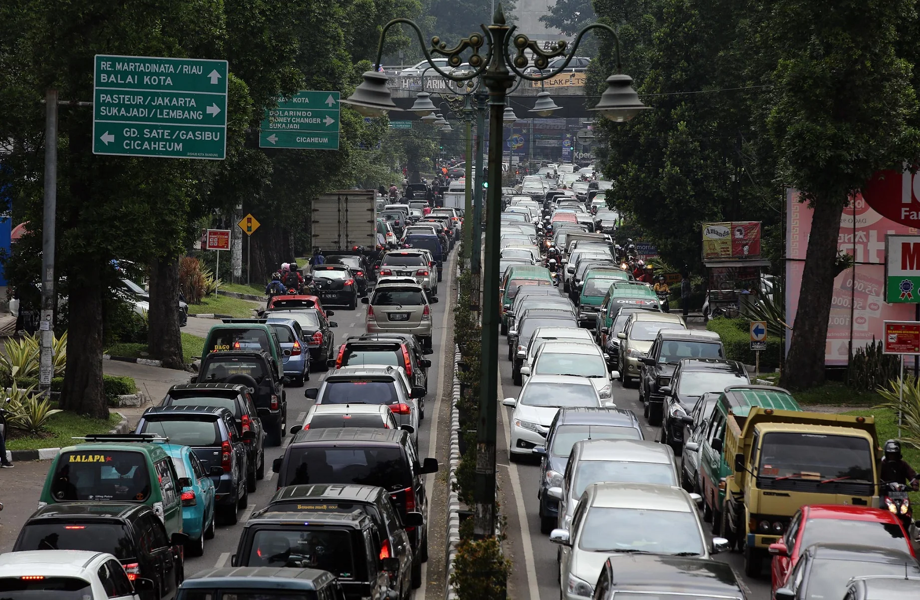 Sejumlah ruas jalan di Kota Bandung rawan macet saat Natal dan Tahun Baru.