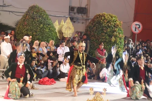 Kekayaan seni dan budaya kembali ditampilkan secara megah melalui pertunjukan Tari Eak-eakan, hingga teatrikal Ekosistem Budaya Kasumedangan.Dok-Diskominfosanditik Sumedang