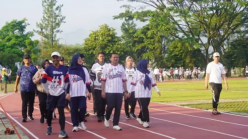 Bupati Sumedang Dony Ahmad Munir mengajak masyarakat untuk memanfaatkan fasilitas jogging track di kawasan Pusat Pemerintahan Sumedang sebagai ruang publik untuk berolahraga.Dok-Diskominfosanditik Sumedang