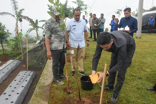 Wakil Bupati Sumedang M. Fajar Aldila menyampaikan apresiasi atas perhatian dan kepedulian Anggota DPR RI terhadap Kabupaten Sumedang.Dok-Diskomimfosanditik