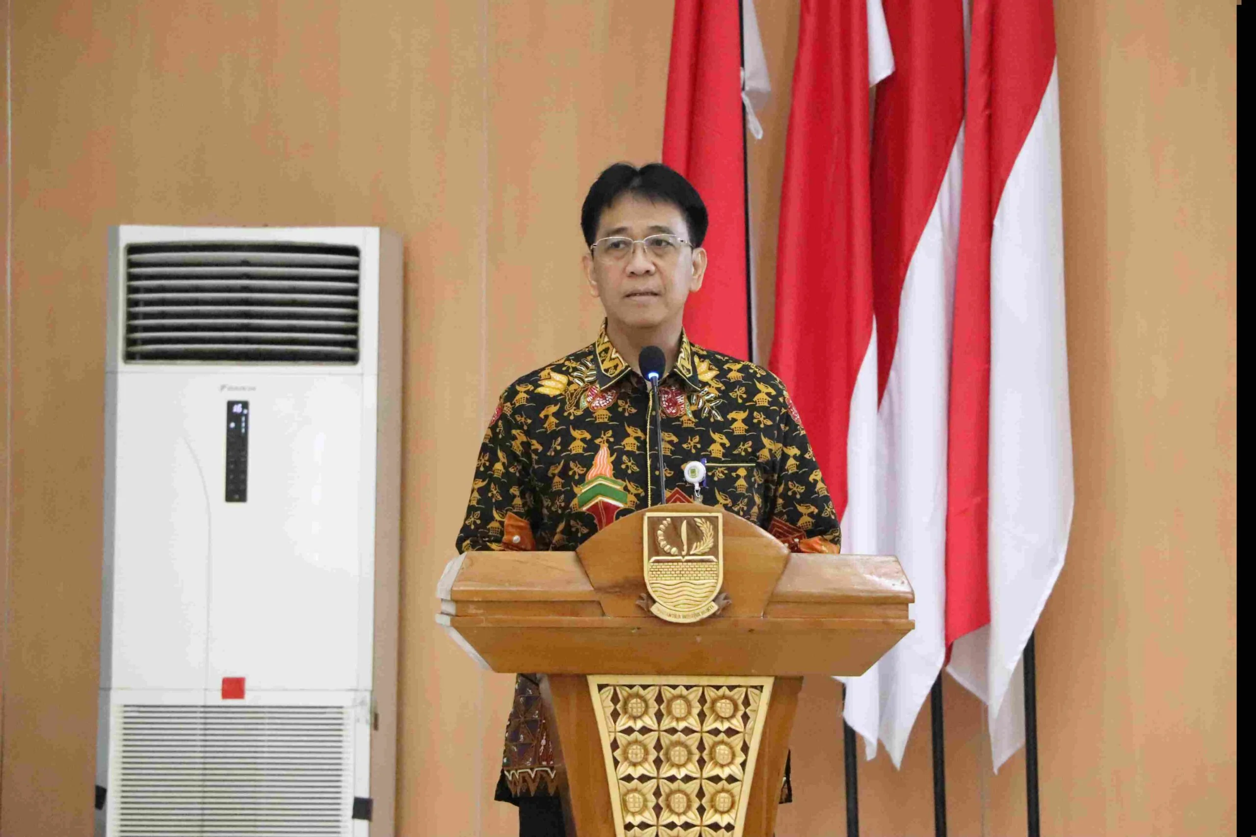 Asda I Setda Kabupaten Bekasi Hudaya, mewakili Plt Bupati Bekasi , membuka Rapat Koordinasi Pemilihan Kepala Desa serentak dan Pemilihan Anggota Badan Permusyawaratan Desa (BPD), di Gedung Wibawamukti Kompleks Pemkab Bekasi Cikarang Pusat, Kamis (22/01/20