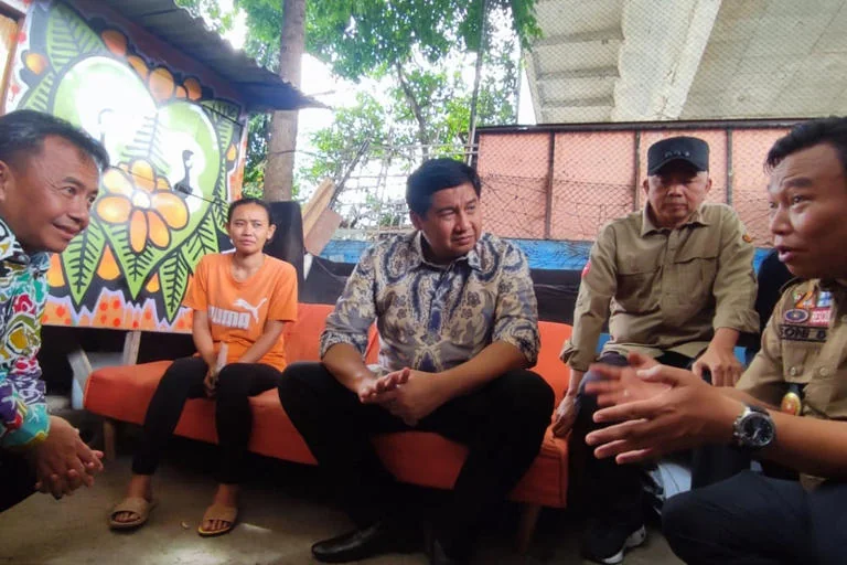Menteri Perumahan dan Kawasan Permukiman (PKP) Maruarar Sirait saat meninjau kawasan kolong jembatan, beberapa waktu lalu.