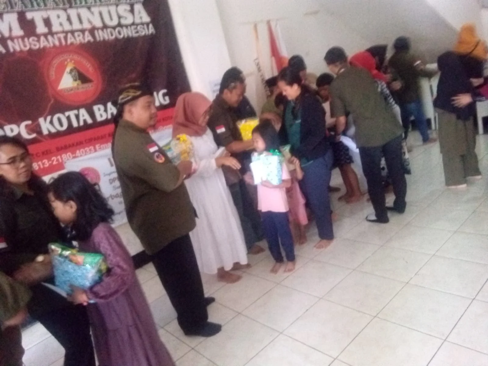 Moment Ketua LSM Trinusa Jabar Ait M Sumarna lagi berbagi.