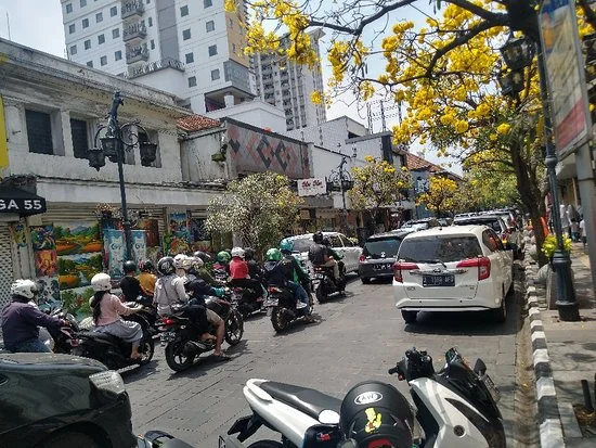 Jalan Braga bebas kendaraan ditiadakan selama libur perayaan Natal dan tahun baru 2025.