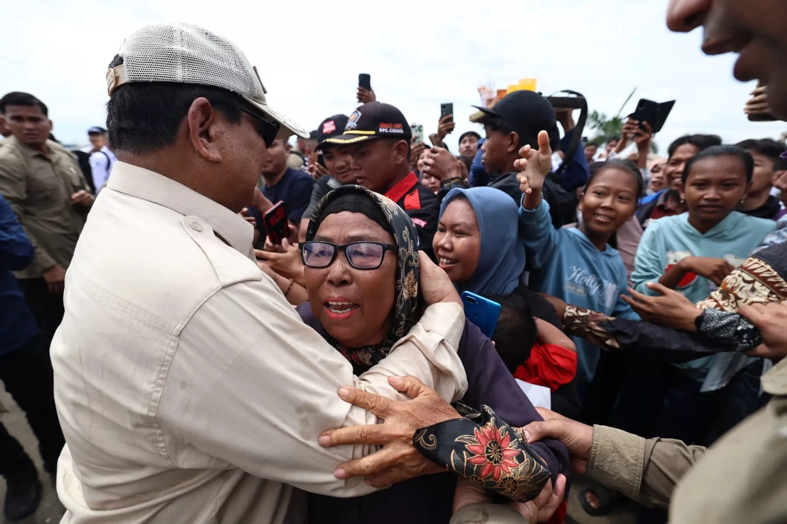 Presiden RI Prabowo Subianto melakukanku jungan ke BLUPPB desaPusakajaya Utara kec Cilembar kab Karawang Jabar (2/12/2024)