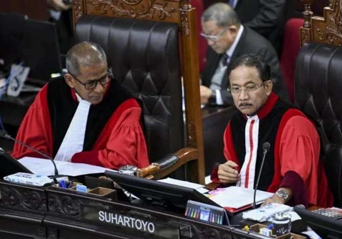 Mahkamah Konstitusi (MK) telah menjatuhkan putusan atas sengketa Pilkada di 11 daerah di Jawa Barat.