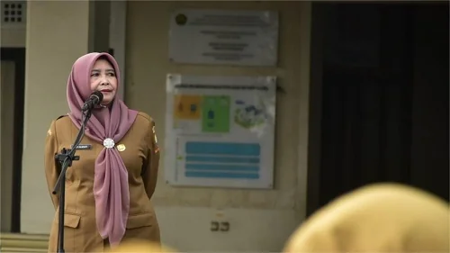 Sekretaris Daerah Kabupaten Sumedang,Tuti Ruswati Rapat Koordinasi Pengentasan Kemiskinan dan Penurunan Pengangguran secara Zoom Meeting. Dok-Diskominfosanditik Sumedang