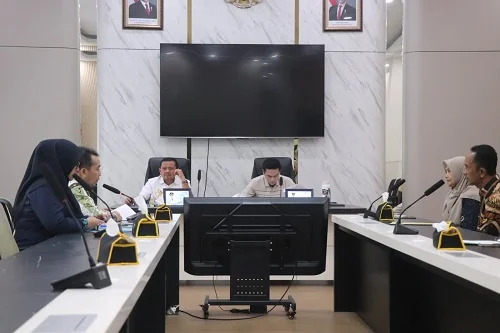 Bupati Sumedang Dony Ahmad Munir dan Wakil Bupati Fajar Aldila melakukan wawancara terhadap calon Dewan Pengawas PDAM Sumedang serta calon Direktur Operasional Bank Sumedang.Dok-Diskominfosanditik Sumedang