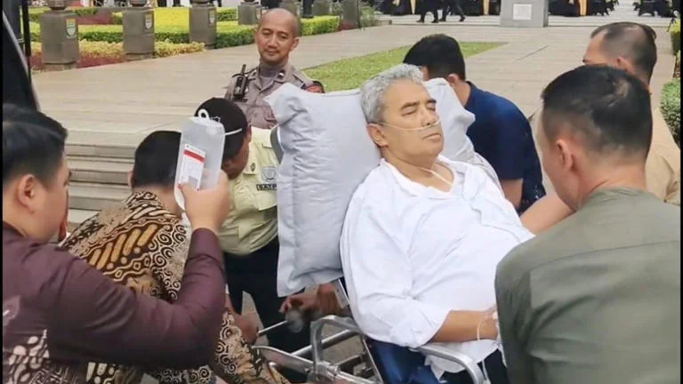 Jelang Rapat Paripurna,  Wali Kota Bandung Farhan Dilarikan ke Rumah Sakit