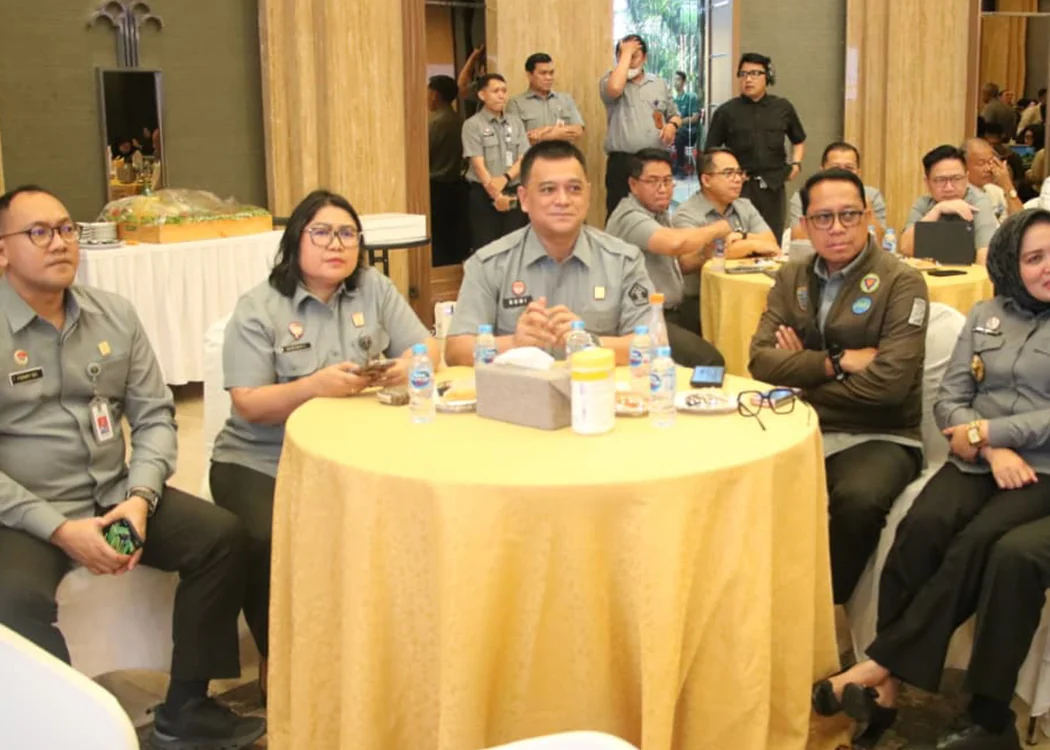 Kepala Kantor Wilayah Asep Sutandar bersama Pimpinan Tinggi Pratama Kanwil Jabar menghadiri secara langsung kegiatan di Graha Pengayoman, sementara itu pada ruang rapat Sahardjo, Kanwil Jabar, para pejabat dan pegawai Kemenkum Jabar mengikuti jalannya sos