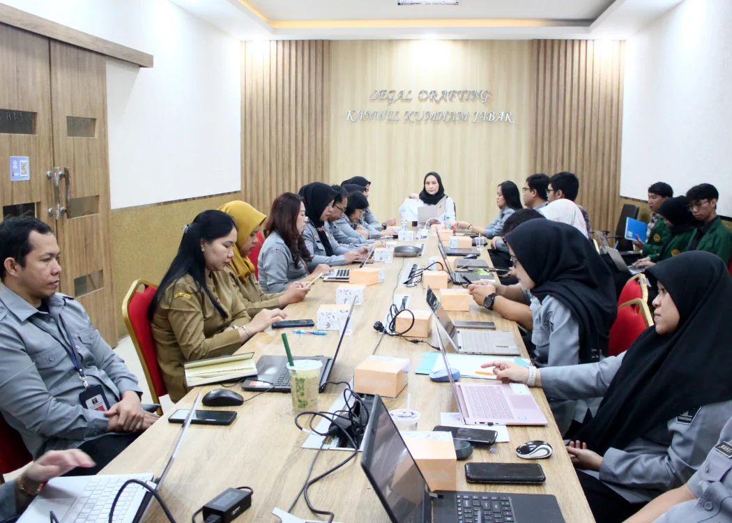 Kanwil Jabar, bimbingan teknik ini dilaksanakan oleh Kepala Divisi P3H Funna Maulia Masaile bersama para Perancang PUU.Ist