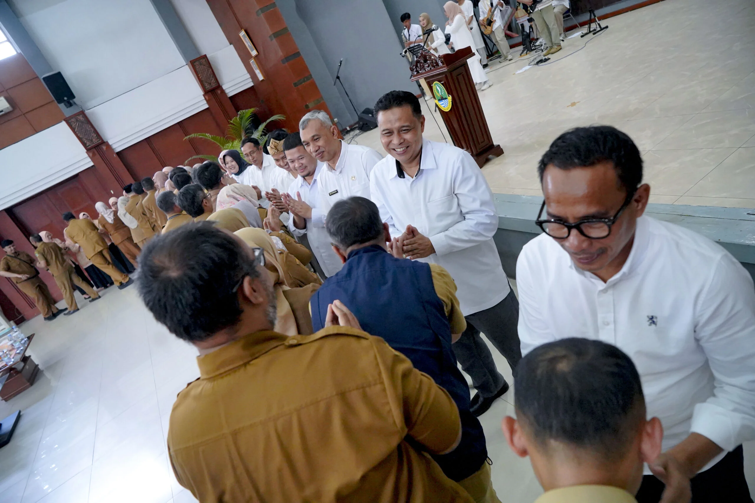 Halalbihalal Dinas Pendidikan Jawa Barat "Guyub Sauyunan Ngaronjatkeun Ajén Atikan" di Aula Ki Hajar Dewantara Kantor Disdik Jabar, Kota Bandung.Dok-Rury Yuliatri Humas Disdik Jabar