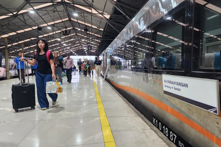 Semester I 2025, Daop 2 Bandung Telah Operasikan 31.814 Perjalanan KA