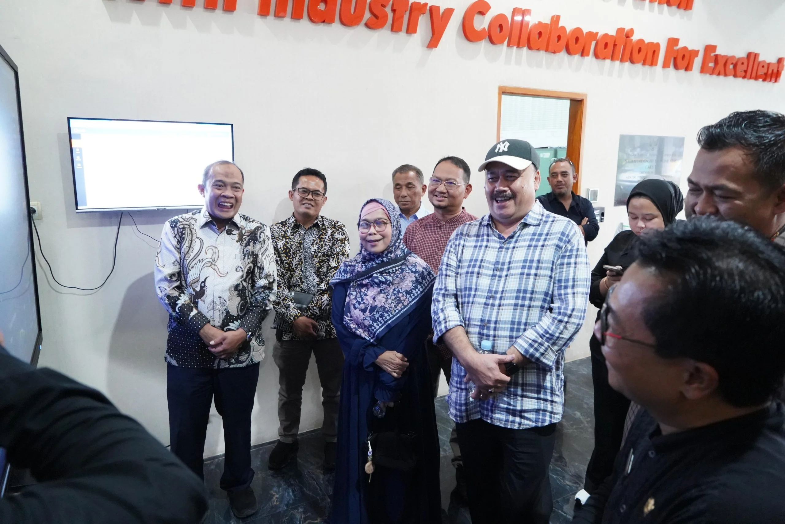 Pansus III DPRD Provinsi Jawa Barat saat mengunjungi SMK Negeri 1 Garut.
