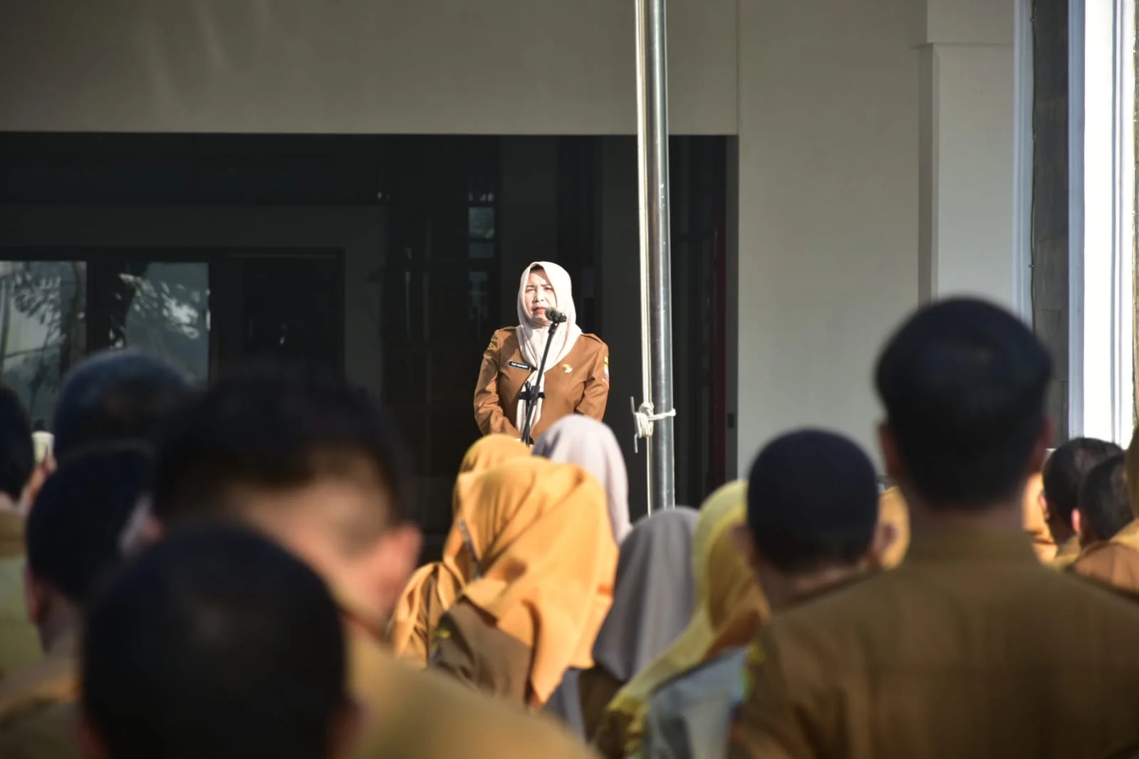 Apel Pagi Gabungan Lingkup Pusat Pemerintahan Kabupaten Sumedang yang dipimpin Sekda Tuti Ruswati di Lapangan Upacara Setda.Dok-Diskominfosanditik Sumedang