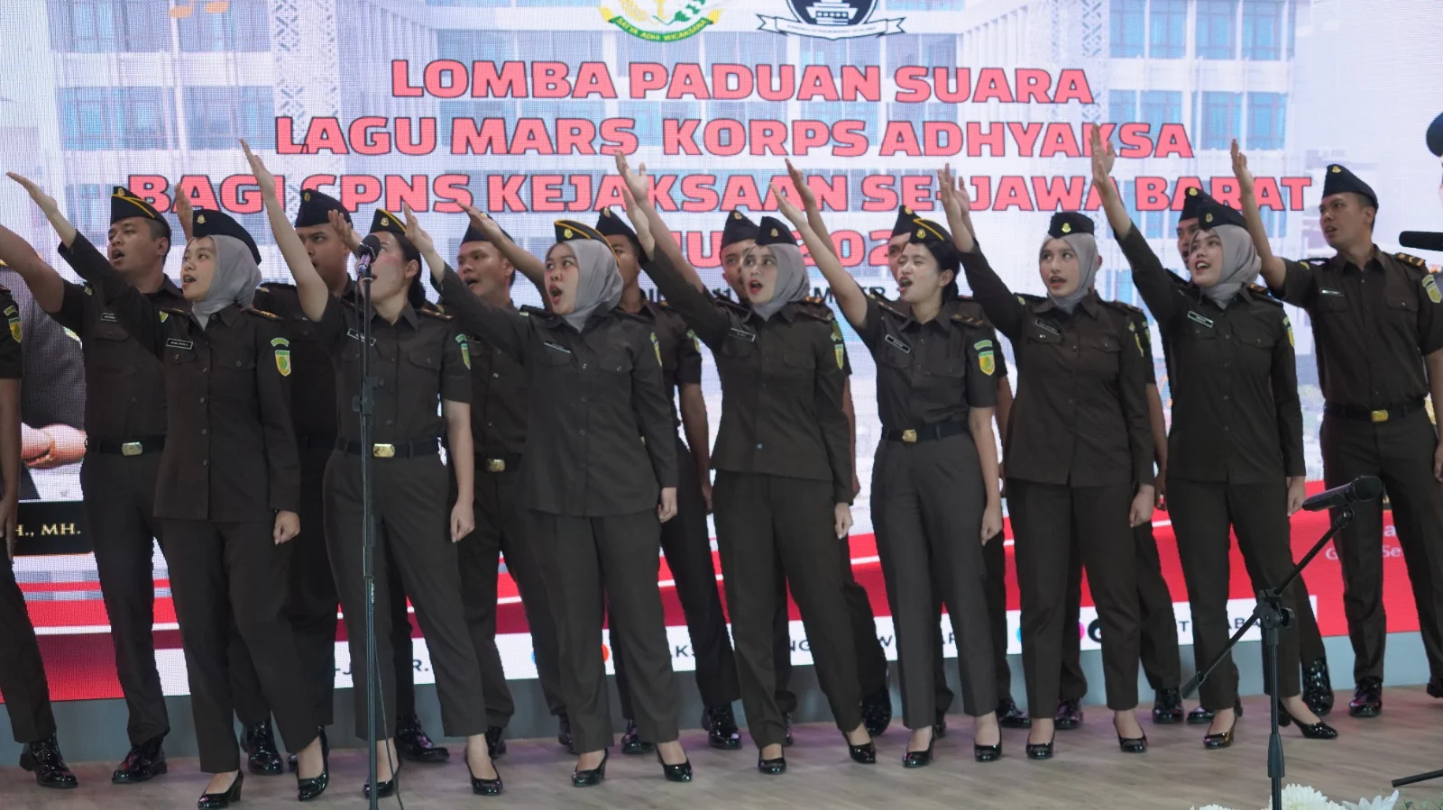 Perlombaan Paduan suara menyanyikan lagu “Mars Korps Adhyaksa” untuk para CPNS di Kejari se Jawa Barat. Bertempat di Aula R. Soeprapto Lt.8 Kejaksaan Tinggi Jawa Barat.(Dok-Kasipenkum Kejati Jabar)
