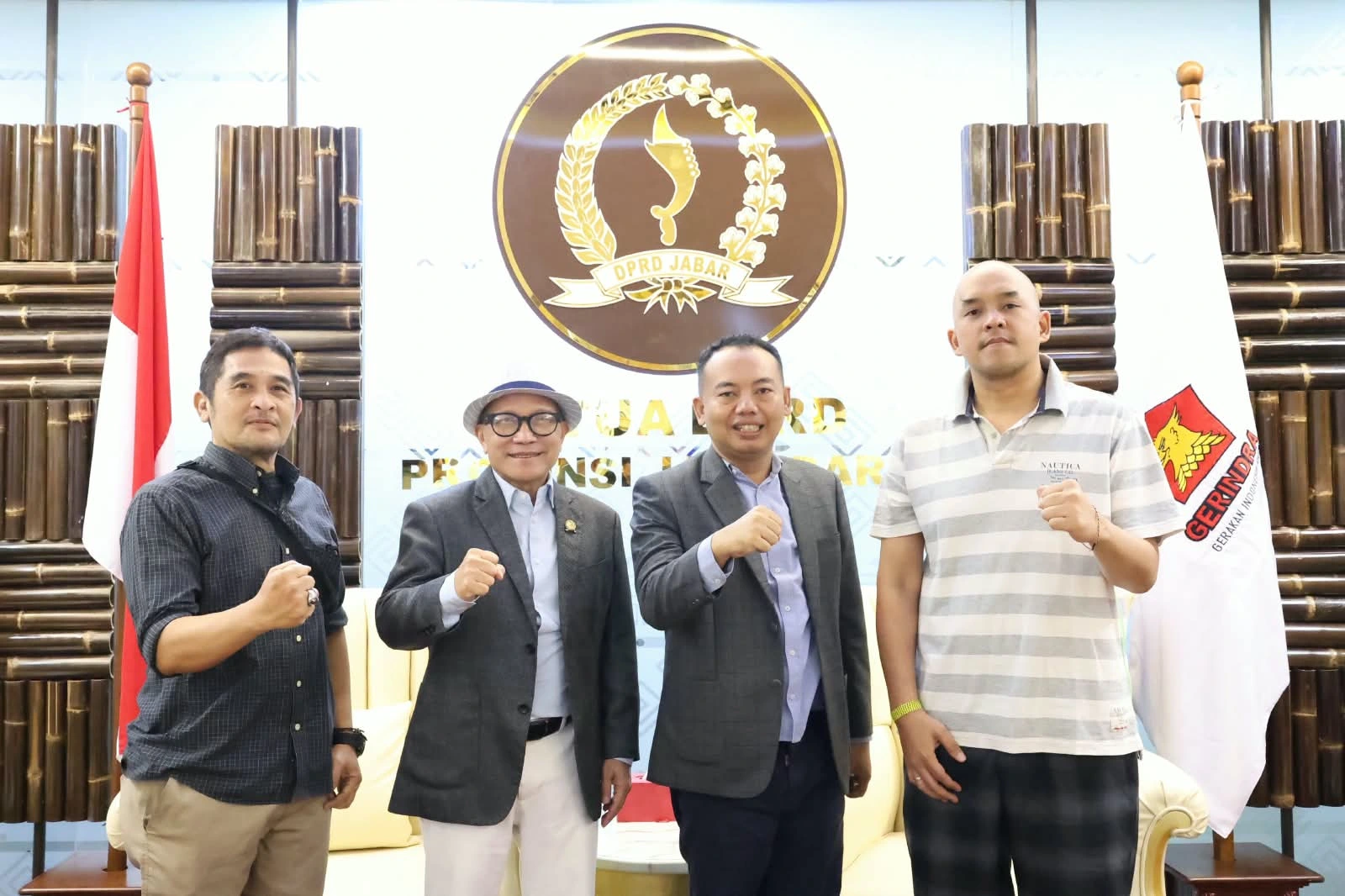 Ketua DPRD Provinsi Jawa Barat sekaligus Ketua Asosiasi Provinsi (Asprov) PSSI Jawa Barat, Buky Wibawa, menerima  jajaran manajemen Waamanat Bhintuka Football Club (WBFC) U-17 Bandung