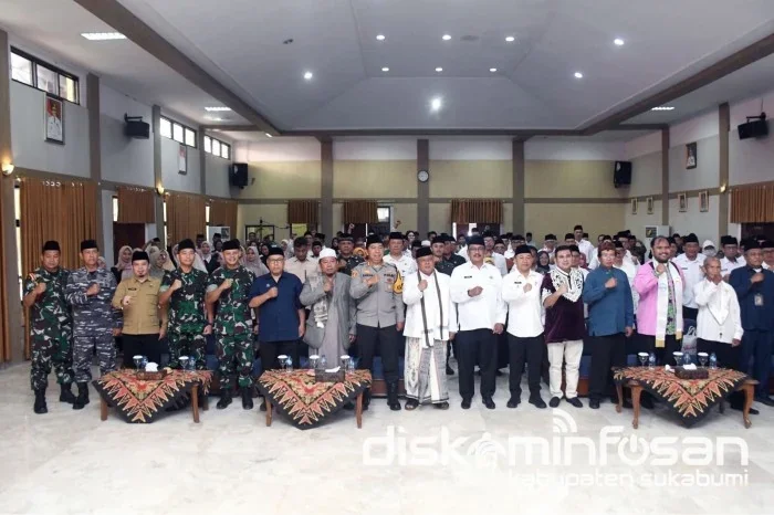 Bupati Sukabumi Asep Japar, Wakil Bupati Andreas, Sekretaris Daerah Ade Suryaman, unsur Forkopimda dan Forkopimcam, perwakilan DPRD, tokoh lintas agama, serta berbagai elemen masyarakat.Dok-Diskomimfo Kab Sukabumi