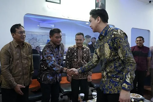 Wakil Bupati Sumedang, M. Fajar Aldila,menyambut langsung rombongan Wabupi Musi Banyuasin Abdur Rohman Husen.Ist