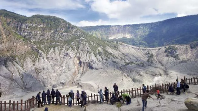Pengunjung Gunung Tangkubanparahu Tak Terpengaruh Kegempaan, Puncak Kunjungan Diprediksi Sabtu