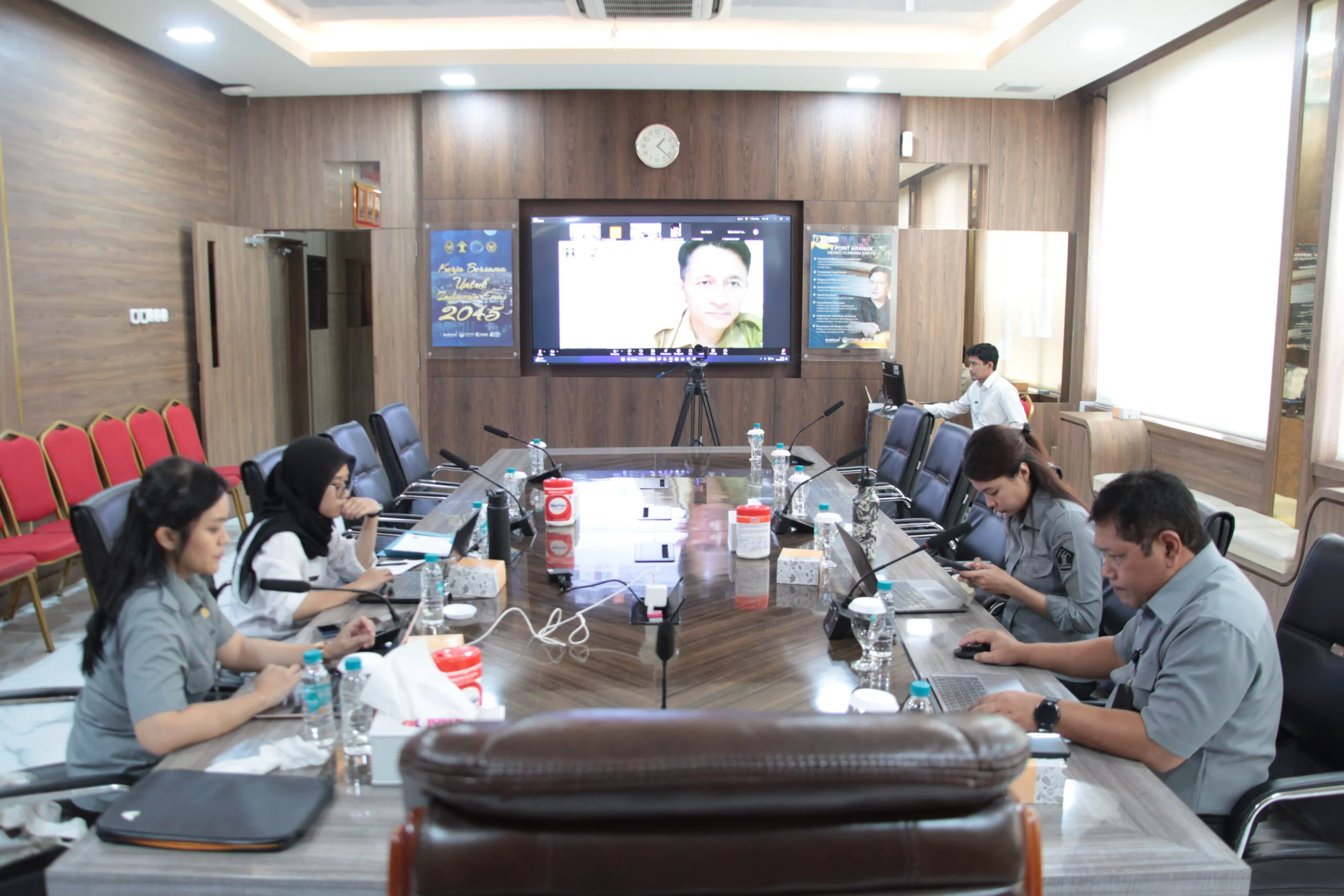 Dalam rangka menindaklanjuti arahan Kepala Kantor Wilayah Kemenkum Jawa Barat, Asep Sutandar, Tim Pokja 3 Perancang Peraturan Perundang-Undangan laksanaan Konsultasi dan Rapat Harmonisasi Rancangan Peraturan Wali Kota (Raperwal) Bogor yang diselenggarakan