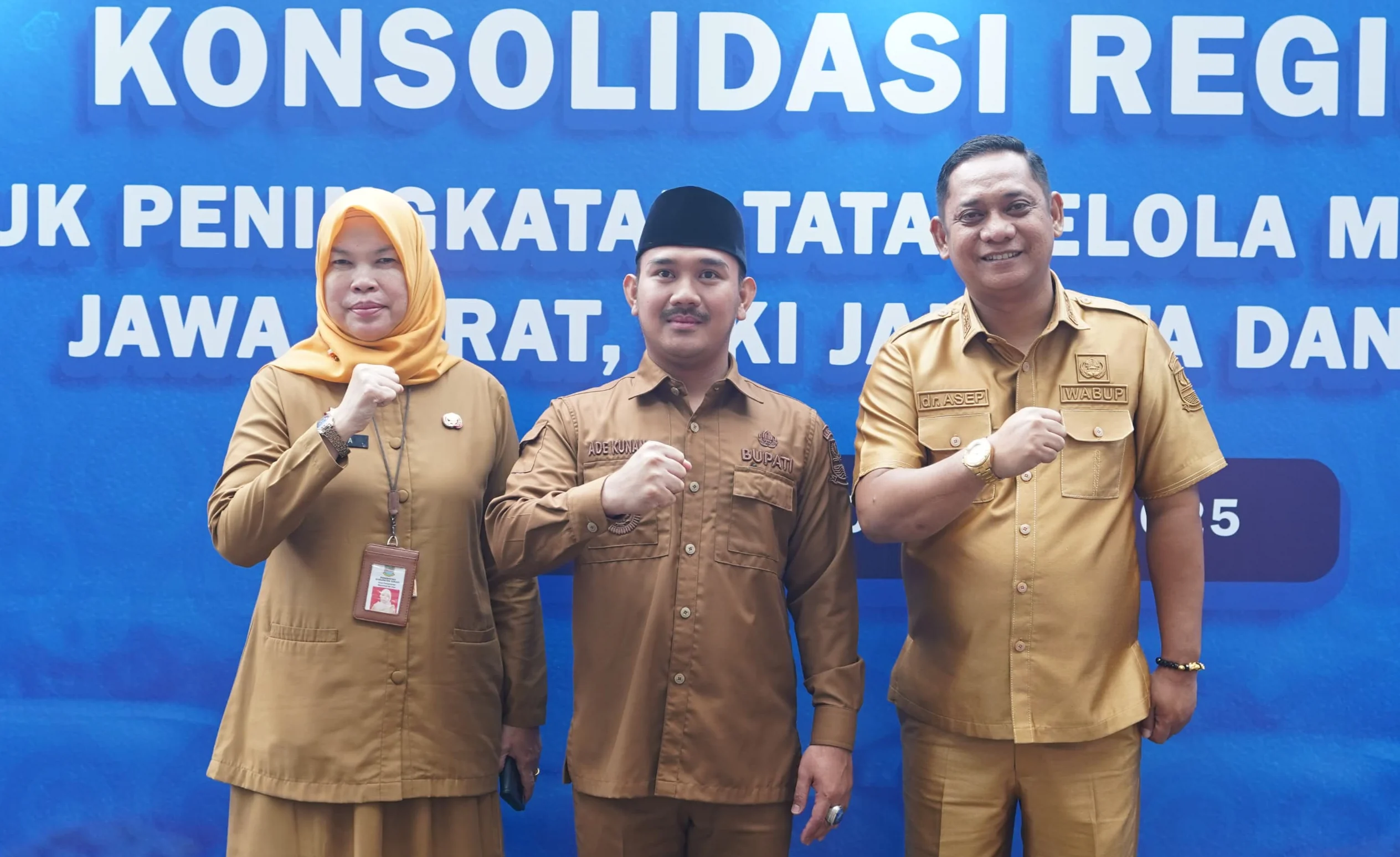 Bupati Bekasi Ade Kuswara Kunang bersama Wakil Bupati Asep Surya Atmaja dan Pj Sekda Ida Farida, menghadiri Rapat Konsolidasi Regional Jawa Barat.Ist