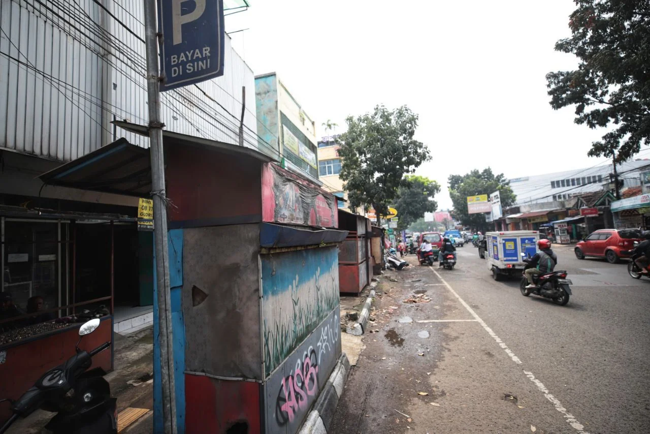 Satpol PP melakukan menertiban Tempat PKL tidak aktif di Cicadas Kota Bandung.Dok-Diskominfo Kota Bandung